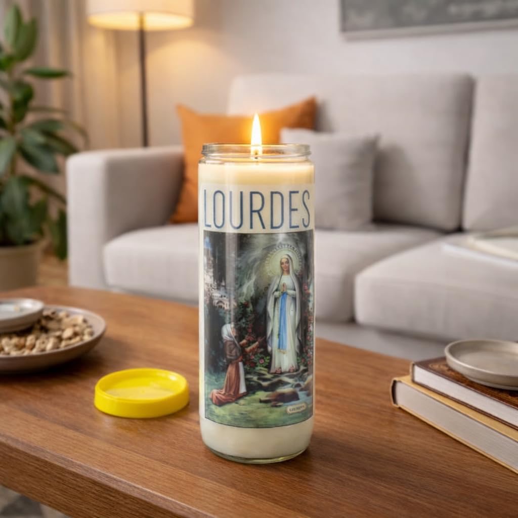 Candela votiva con immagine della Madonna di Lourdes per preghiera, novena e devozione spirituale