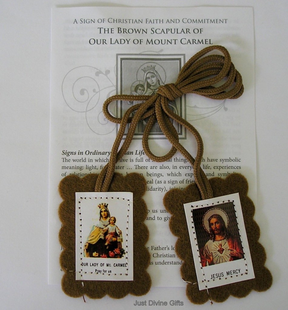 Scapolare marrone tradizionale della Madonna del Carmelo, in tessuto