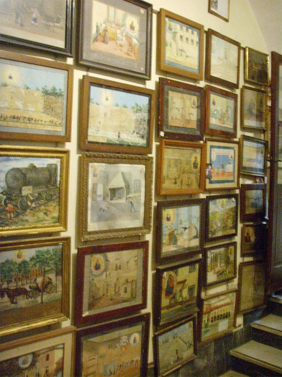 Galleria degli ex voto del santuario della Madonna di Montenero, segni di ringraziamento dei fedeli per grazie ricevute