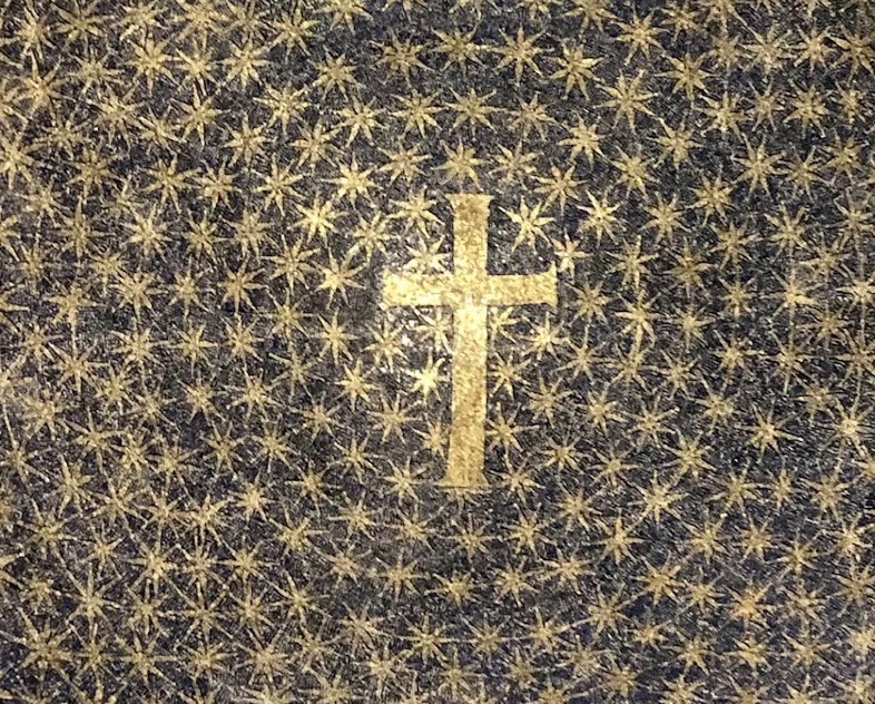 Padre Nostro immagine croce dorata 
su mosaico cristiano